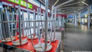 Geschlossene Geschäfte, kaum Passagiere: Weil der Luftverkehr wegen der Corona-Krise weitgehend lahmgelegt ist, darf der Flughafen Tegel ab Mitte Juni für zwei Monate schließen Geschlossene Geschäfte, kaum Passagiere: Weil der Luftverkehr wegen der Corona-Krise weitgehend lahmgelegt ist, darf der Flughafen Tegel ab Mitte Juni für zwei Monate schließen