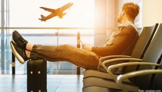 An vielen Flughäfen wird es nicht gern gesehen, wenn Passagiere dort übernachten wollen An vielen Flughäfen wird es nicht gern gesehen, wenn Passagiere dort übernachten wollen