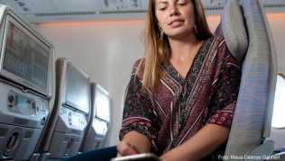 Bitte Flugmodus einschalten, lautet bei Start und Landung die Anweisung im Flieger - das soll eventuelle Störungen der Bordelektronik verhindern Bitte Flugmodus einschalten, lautet bei Start und Landung die Anweisung im Flieger - das soll eventuelle Störungen der Bordelektronik verhindern