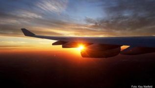 Müssen die Flugzeug in Richtung USA eigentlich einen Umweg fliegen? Müssen die Flugzeug in Richtung USA eigentlich einen Umweg fliegen?