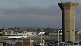 Experten vom Deutschen Reiseverband erwarten, dass ein harter Brexit zu großen Problemen beim Flugverkehr zwischen Großbritannien und der EU führt Experten vom Deutschen Reiseverband erwarten, dass ein harter Brexit zu großen Problemen beim Flugverkehr zwischen Großbritannien und der EU führt