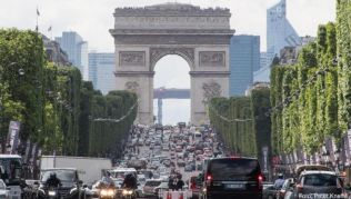 Diesel-Fahrzeuge, die vor 2001 registriert wurden, dürfen ab Mitte 2019 nicht mehr im Großraum Paris fahren Diesel-Fahrzeuge, die vor 2001 registriert wurden, dürfen ab Mitte 2019 nicht mehr im Großraum Paris fahren