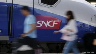 Nach einem Brand am Pariser Bahnhof Montparnasse vor drei Tagen fallen dort auch am Montag (30. Juli) viele Züge aus Nach einem Brand am Pariser Bahnhof Montparnasse vor drei Tagen fallen dort auch am Montag (30. Juli) viele Züge aus