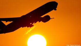 Ab in die Sonne: Wer früh bucht, dem räumen Reiseveranstalter oft große Rabatte ein Ab in die Sonne: Wer früh bucht, dem räumen Reiseveranstalter oft große Rabatte ein