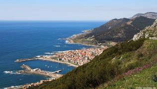 Pontevedra ist eine der vier Provinzhauptstädte Galiciens Pontevedra ist eine der vier Provinzhauptstädte Galiciens