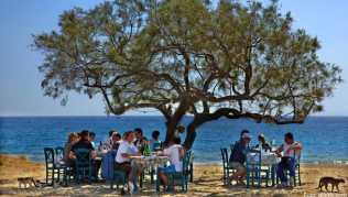Trotz steigender Corona-Zahlen will die griechische Regierung Besuchern aus anderen EU-Ländern die Einreise erleichtern Trotz steigender Corona-Zahlen will die griechische Regierung Besuchern aus anderen EU-Ländern die Einreise erleichtern