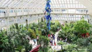 Kew Gardens ist eine riesige Anlage mit mehreren Gewächshäusern - von teils enormen Ausmaßen Kew Gardens ist eine riesige Anlage mit mehreren Gewächshäusern - von teils enormen Ausmaßen