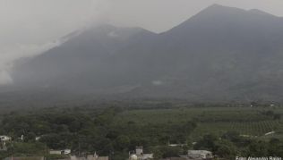 Nach der heftigen Vulkaneruption mit Dutzenden Toten ist der Volcán de Fuego in Guatemala wieder ausgebrochen Nach der heftigen Vulkaneruption mit Dutzenden Toten ist der Volcán de Fuego in Guatemala wieder ausgebrochen