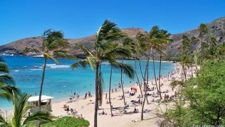 Auf Hawaii ist das Wetter ganzjährig mit Tagestemperaturen von 24 bis 29 Grad C nahezu perfekt Auf Hawaii ist das Wetter ganzjährig mit Tagestemperaturen von 24 bis 29 Grad C nahezu perfekt
