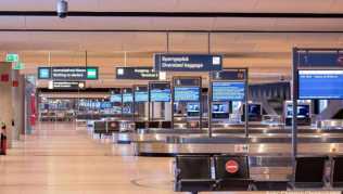 Durch die Corona-Pandemie herrscht an den Gepäckbändern der Flughäfen - wie hier am Hamburg Airport - oft gähnende Leere Durch die Corona-Pandemie herrscht an den Gepäckbändern der Flughäfen - wie hier am Hamburg Airport - oft gähnende Leere