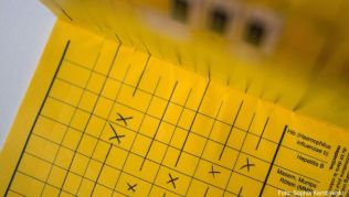 Im Impfpass sind alle Impfungen festgehalten. Wichtig für Urlauber ist eine Impfung gegen alle Meningokokken-Typen Im Impfpass sind alle Impfungen festgehalten. Wichtig für Urlauber ist eine Impfung gegen alle Meningokokken-Typen