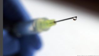 Die Impfung gegen Hepatitis A wird für viele Reiseländer empfohlen. Die Impfung gegen das FSME-Virus empfiehlt sich besonders für Camper Die Impfung gegen Hepatitis A wird für viele Reiseländer empfohlen. Die Impfung gegen das FSME-Virus empfiehlt sich besonders für Camper
