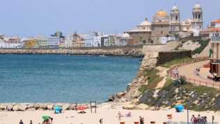 Strand in Cádiz: Die Stadt am Meer ist eine wahre Perle am Atlantik Strand in Cádiz: Die Stadt am Meer ist eine wahre Perle am Atlantik