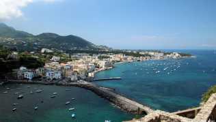 Baden ist auf Ischia an vielen Stellen angesagt Baden ist auf Ischia an vielen Stellen angesagt