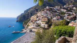 Positano mit seiner spektakulären Lage über dem Meer ist der wohl bekannteste Ort an der Amalfi-Küste Positano mit seiner spektakulären Lage über dem Meer ist der wohl bekannteste Ort an der Amalfi-Küste