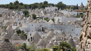 Das Unesco-Weltkulturerbe Alberobello mit seinen Trullihäusern in Apulien Das Unesco-Weltkulturerbe Alberobello mit seinen Trullihäusern in Apulien