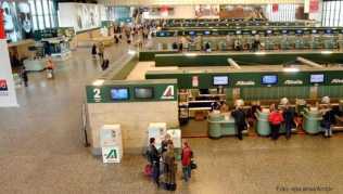 Der Flughafen Mailand-Linate schließt wegen Renovierungsarbeiten. Bis 27. Oktober werden alle Flüge über den größeren Airport Mailand-Malpensa (im Bild) abgewickelt Der Flughafen Mailand-Linate schließt wegen Renovierungsarbeiten. Bis 27. Oktober werden alle Flüge über den größeren Airport Mailand-Malpensa (im Bild) abgewickelt