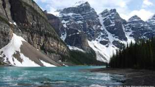 Der Moraine Lake im Banff-Nationalpark in der Provinz Alberta: Kanadas Nationalparks sind im Sommer oft hochfrequentierte Sehenswürdigkeiten Der Moraine Lake im Banff-Nationalpark in der Provinz Alberta: Kanadas Nationalparks sind im Sommer oft hochfrequentierte Sehenswürdigkeiten