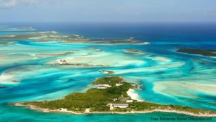 Die Exuma Cays bestehen aus mehr als 360 Inseln. Die meisten sind unbewohnt Die Exuma Cays bestehen aus mehr als 360 Inseln. Die meisten sind unbewohnt