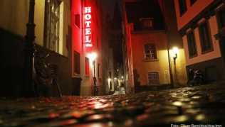 Hotels in Deutschland dürfen vom 2. bis 30 November 2020 keine Gäste beherbergen, die aus touristischen Gründen reisen. Betroffene können schon gezahltes Geld zurückfordern Hotels in Deutschland dürfen vom 2. bis 30 November 2020 keine Gäste beherbergen, die aus touristischen Gründen reisen. Betroffene können schon gezahltes Geld zurückfordern