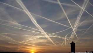 Nach dem Ende von Air Berlin müssen sich Fluggäste neu orientieren. Andere Airlines haben bereits zahlreiche Strecken übernommen Nach dem Ende von Air Berlin müssen sich Fluggäste neu orientieren. Andere Airlines haben bereits zahlreiche Strecken übernommen