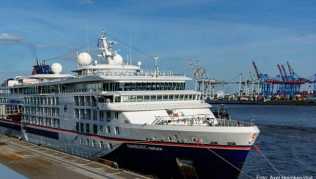 Das Kreuzfahrtschiff «Hanseatic nature» von Hapag-Lloyd Cruises liegt am Terminal des Cruise Center in Altona. Nach monatelanger Corona-Zwangspause soll die Kreuzfahrtsaison auch in Hamburg wieder starten Das Kreuzfahrtschiff «Hanseatic nature» von Hapag-Lloyd Cruises liegt am Terminal des Cruise Center in Altona. Nach monatelanger Corona-Zwangspause soll die Kreuzfahrtsaison auch in Hamburg wieder starten
