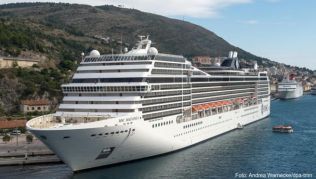 Derzeit liegen noch bis zu sieben Kreuzfahrtschiffe gleichzeitig in Dubrovnik. Diese Zahl soll ab 2019 auf höchstens zwei reduziert werden Derzeit liegen noch bis zu sieben Kreuzfahrtschiffe gleichzeitig in Dubrovnik. Diese Zahl soll ab 2019 auf höchstens zwei reduziert werden
