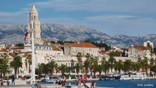 Kaiser Diokletian hat sich vor 1.700 Jahren einen Altersruhesitz direkt am Meer gebaut. Eine gute Wahl. Kaiser Diokletian hat sich vor 1.700 Jahren einen Altersruhesitz direkt am Meer gebaut. Eine gute Wahl.