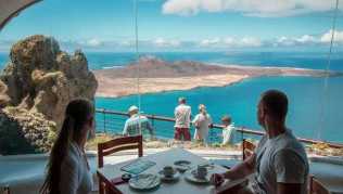 Aus Großbritannien, Irland, Deutschland, Belgien und den Niederlanden sind schon wieder Urlauber auf der Vulkaninsel eingetroffen Aus Großbritannien, Irland, Deutschland, Belgien und den Niederlanden sind schon wieder Urlauber auf der Vulkaninsel eingetroffen