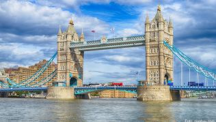 Preise für Verbindungen innerhalb der EU, in diesem Fall von von London nach Stuttgart, müssen laut Verordnung «in Euro oder in Landeswährung» angegeben werden. Das EU-Gericht urteilte, dass Airlines die Währung trotzdem nicht frei wählen können Preise für Verbindungen innerhalb der EU, in diesem Fall von von London nach Stuttgart, müssen laut Verordnung «in Euro oder in Landeswährung» angegeben werden. Das EU-Gericht urteilte, dass Airlines die Währung trotzdem nicht frei wählen können