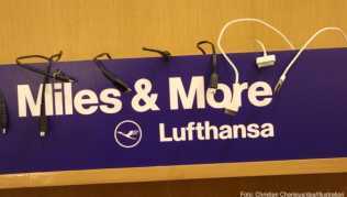 Viele Stammkunden der Lufthansa haben in den vergangenen Tag Post von ihrer Airline erhalten, denn die will ihr Loyalitätsprogramm «Miles & More» kräftig umbauen Viele Stammkunden der Lufthansa haben in den vergangenen Tag Post von ihrer Airline erhalten, denn die will ihr Loyalitätsprogramm «Miles & More» kräftig umbauen