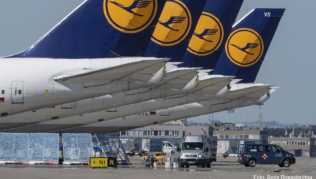 Die Lufthansa bereitet sich auf ein Wiederaufleben des Tourismus vor. Ab Juni sollen bei den Konzern-Airlines rund doppelt so viele Flugzeuge im Einsatz sein wie bislang Die Lufthansa bereitet sich auf ein Wiederaufleben des Tourismus vor. Ab Juni sollen bei den Konzern-Airlines rund doppelt so viele Flugzeuge im Einsatz sein wie bislang