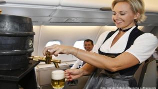 Der Trachtenflug der Lufthansa startet am 19. September nach New York, weitere folgen innerhalb Europas und nach Asien Der Trachtenflug der Lufthansa startet am 19. September nach New York, weitere folgen innerhalb Europas und nach Asien