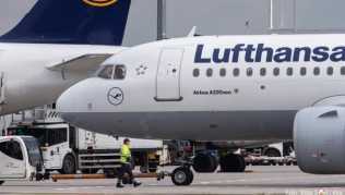 Die Flugbegleitergewerkschaft Ufo drohte mit unbefristeten Streiks Die Flugbegleitergewerkschaft Ufo drohte mit unbefristeten Streiks