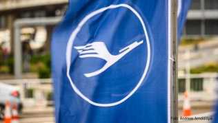 Die Lufthansa zahlt Ticket-Erstattungen für ausgefallene Flüge aus. Dies kann jedoch noch einige Wochen dauern Die Lufthansa zahlt Ticket-Erstattungen für ausgefallene Flüge aus. Dies kann jedoch noch einige Wochen dauern