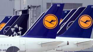 Nach Ausbruch der Corona-Pandemie musste die Lufthansa etliche Flüge stornieren. Rund 1,4 Millionen betroffenen Kunden wurden die Tickets noch nicht erstattet Nach Ausbruch der Corona-Pandemie musste die Lufthansa etliche Flüge stornieren. Rund 1,4 Millionen betroffenen Kunden wurden die Tickets noch nicht erstattet