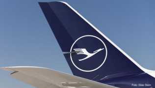 Weil sich mehrere Mitarbeiter der Catering-Tochter LSG Sky Chefs krank gemeldet haben, kann es auf Kurzstreckenflügen der Lufthansa zu Einschränkungen bei der Bordverpflegung kommen Weil sich mehrere Mitarbeiter der Catering-Tochter LSG Sky Chefs krank gemeldet haben, kann es auf Kurzstreckenflügen der Lufthansa zu Einschränkungen bei der Bordverpflegung kommen