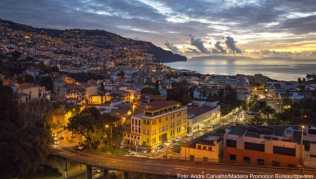 Perle im Atlantik: Madeira hat die Testpflicht für Reisende aufgehoben, die gegen das Coronavirus geimpft sind oder die Infektion überstanden haben Perle im Atlantik: Madeira hat die Testpflicht für Reisende aufgehoben, die gegen das Coronavirus geimpft sind oder die Infektion überstanden haben