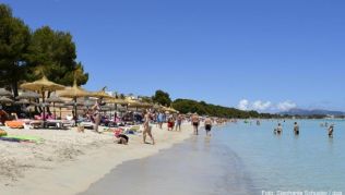 Badevergnügen an der Playa de Muro auf Mallorca: Die Baleareninsel wird im Sommer von Urlaubern nahezu überrannt Jetzt eine Reise nach Großbritannien planen? Viele Deutsche sind da zögerlichBadevergnügen an der Playa de Muro auf Mallorca: Die Baleareninsel wird im Sommer von Urlaubern nahezu überrannt