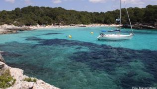 Bilderbuch-Buchten: Die Balearen - hier ein Bild von Menorca - sind nach wie vor der Renner beim Sommerurlaub Bilderbuch-Buchten: Die Balearen - hier ein Bild von Menorca - sind nach wie vor der Renner beim Sommerurlaub