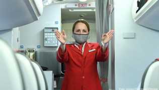 Nicht nur das Personal, auch Passagiere müssen auch im Flugzeug Masken tragen und alle Hygienemaßnahmen beachten Nicht nur das Personal, auch Passagiere müssen auch im Flugzeug Masken tragen und alle Hygienemaßnahmen beachten