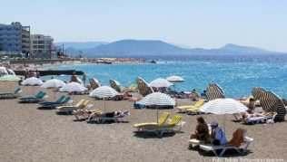 Sonnenbaden auf Rhodos: Griechenland dürfte im Sommer mit das gefragteste Reiseziel im Ausland sein Sonnenbaden auf Rhodos: Griechenland dürfte im Sommer mit das gefragteste Reiseziel im Ausland sein