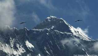 Aufstiege auf den höchsten Berg der Welt werden von nepalesischen und chinesischen Behörden überprüft - wer betrügt, wird empfindlich bestraft Aufstiege auf den höchsten Berg der Welt werden von nepalesischen und chinesischen Behörden überprüft - wer betrügt, wird empfindlich bestraft
