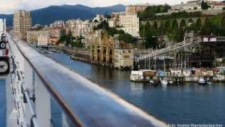«Costa NeoRiviera» im Hafen von Savona - die Reederei Costa hat ihre Kreuzfahrten über Weihnachten und den Jahreswechsel abgesagt «Costa NeoRiviera» im Hafen von Savona - die Reederei Costa hat ihre Kreuzfahrten über Weihnachten und den Jahreswechsel abgesagt