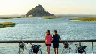 Der Küstenradweg Vélomaritime führt auch am Mont-Saint-Michel vorbei Der Küstenradweg Vélomaritime führt auch am Mont-Saint-Michel vorbei