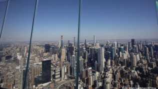 Nach einer mehrmonatigen Corona-Pause darf die New Yorker Aussichtsplattform «The Edge» nun wieder öffnen Nach einer mehrmonatigen Corona-Pause darf die New Yorker Aussichtsplattform «The Edge» nun wieder öffnen