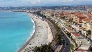 Nicht nur in Nizza liegt der Strand direkt vor der City Nicht nur in Nizza liegt der Strand direkt vor der City