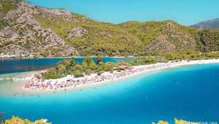 Türkischer Badestrand Ölüdeniz: Das Land im östlichen Mittelmeer boomt in diesem Sommer - und ruiniert auf Mallorca die Preise Türkischer Badestrand Ölüdeniz: Das Land im östlichen Mittelmeer boomt in diesem Sommer - und ruiniert auf Mallorca die Preise
