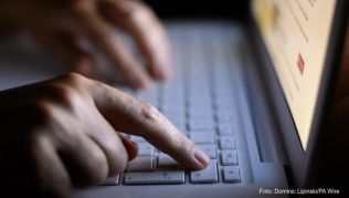 Reisen online buchen ist praktisch und schnell. Doch Vorsicht vor Betrügern Reisen online buchen ist praktisch und schnell. Doch Vorsicht vor Betrügern