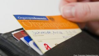 Wer nach seinem Tod - zum Beispiel nach einem Unfall - nicht spenden möchte, muss im Ausland bedenken, dass dort das jeweilige Landesrecht gilt Wer nach seinem Tod - zum Beispiel nach einem Unfall - nicht spenden möchte, muss im Ausland bedenken, dass dort das jeweilige Landesrecht gilt